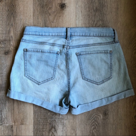 Old navy light wash denim shorts - Picture 3 of 7